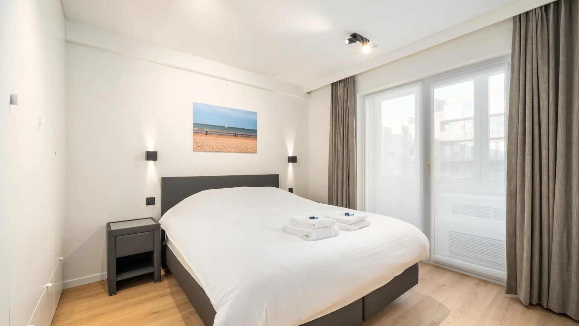 Luxe Comfort App Met Zijdelings Zeezicht En In Centrum location